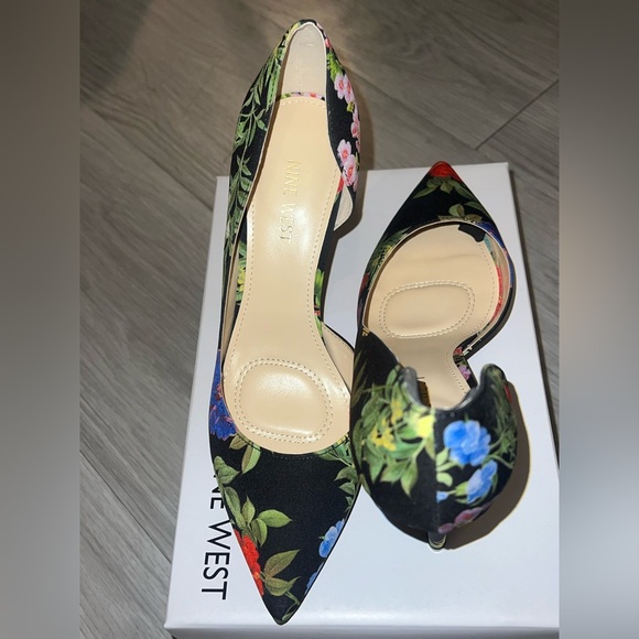 New in box Nine West floral pump 8.5 - Picture 2 of 4
